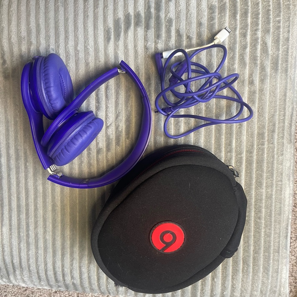 LIKE New Beats noise cancelling headphones